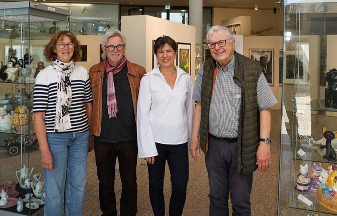 Katzenfreunde unter sich: Renate und Christian Reimann, Museumsleiterin Dr. Claudia Papp sowie Kurator Joachim Wagenblast freuen sich auf die Sonderausstellung.  <span class='image-autor'>Fotos: Bürkle</span>