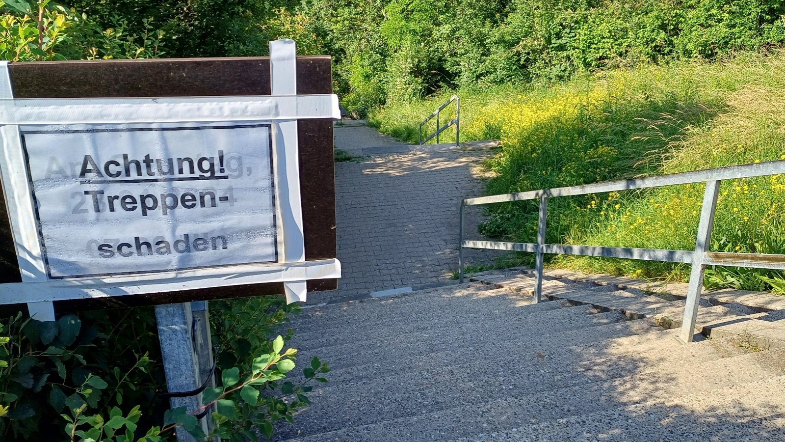 Sanierungsfall: die Treppe zwischen Pestalozzi- und Rebhaldenstraße. Foto: Rücker Sanierungsfall: die Treppe zwischen Pestalozzi- und Rebhaldenstraße. Foto: Rücker