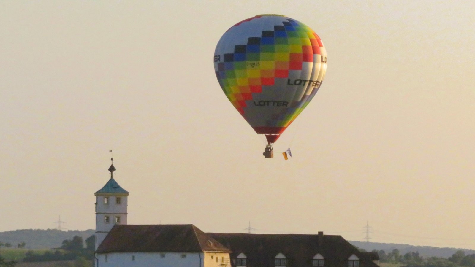 Sommer-Ausflug am Abend über dem Vaihinger Kaltenstein.  Foto: Arning