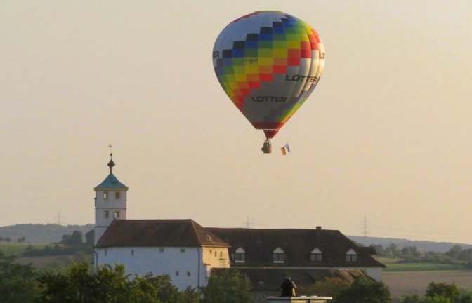 Sommer-Ausflug am Abend über dem Vaihinger Kaltenstein.  <span class='image-autor'>Foto: Arning</span>