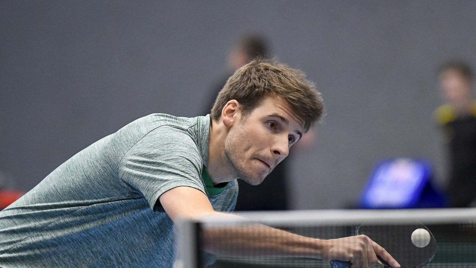 Hochkonzentriert geht Markus Ganzenmüller vom TSV Oberriexingen zu Werke und gewinnt am Ende gegen Enzberg. Foto: Leitner