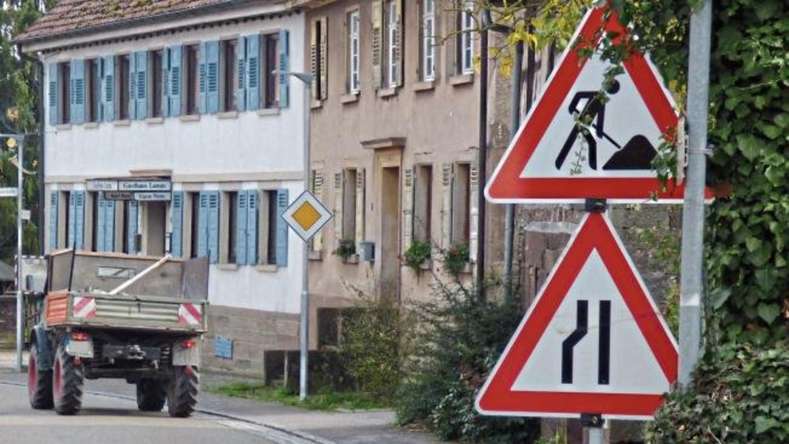 „Mir kennet nur zu zweit schaffe, weil’s allein kein Spaß macht“, meint unser Leser Andreas Flaig und schickt diesen Schnappschuss aus Gündelbach. „Mir kennet nur zu zweit schaffe, weil’s allein kein Spaß macht“, meint unser Leser Andreas Flaig und schickt diesen Schnappschuss aus Gündelbach.