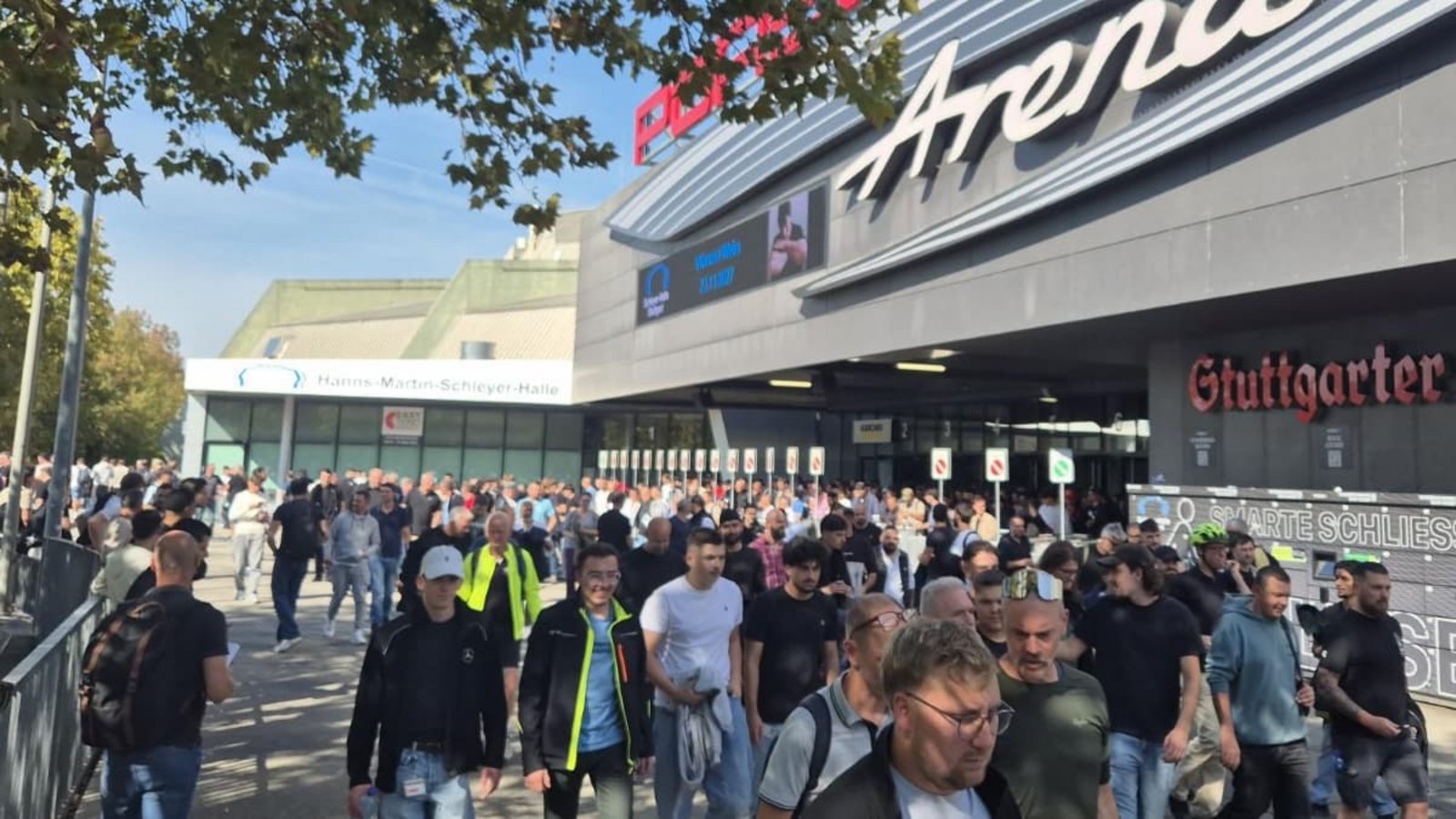 Um kurz nach 13 Uhr endete die Betriebsversammlung in der Hanns-Martin-Schleyer-Halle.red/Rouven Spindler Um kurz nach 13 Uhr endete die Betriebsversammlung in der Hanns-Martin-Schleyer-Halle.red/Rouven Spindler