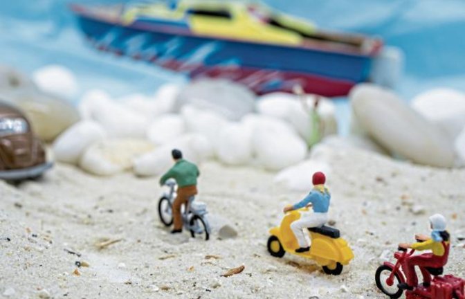 Hier ein Bilder-Gruß von Berthold Mede aus Eberdingen: „So geniales Wetter, ab an den Strand – leider nur auf dem Schreibtisch, hach Sommer ...“, schreibt er zu seinem Foto.