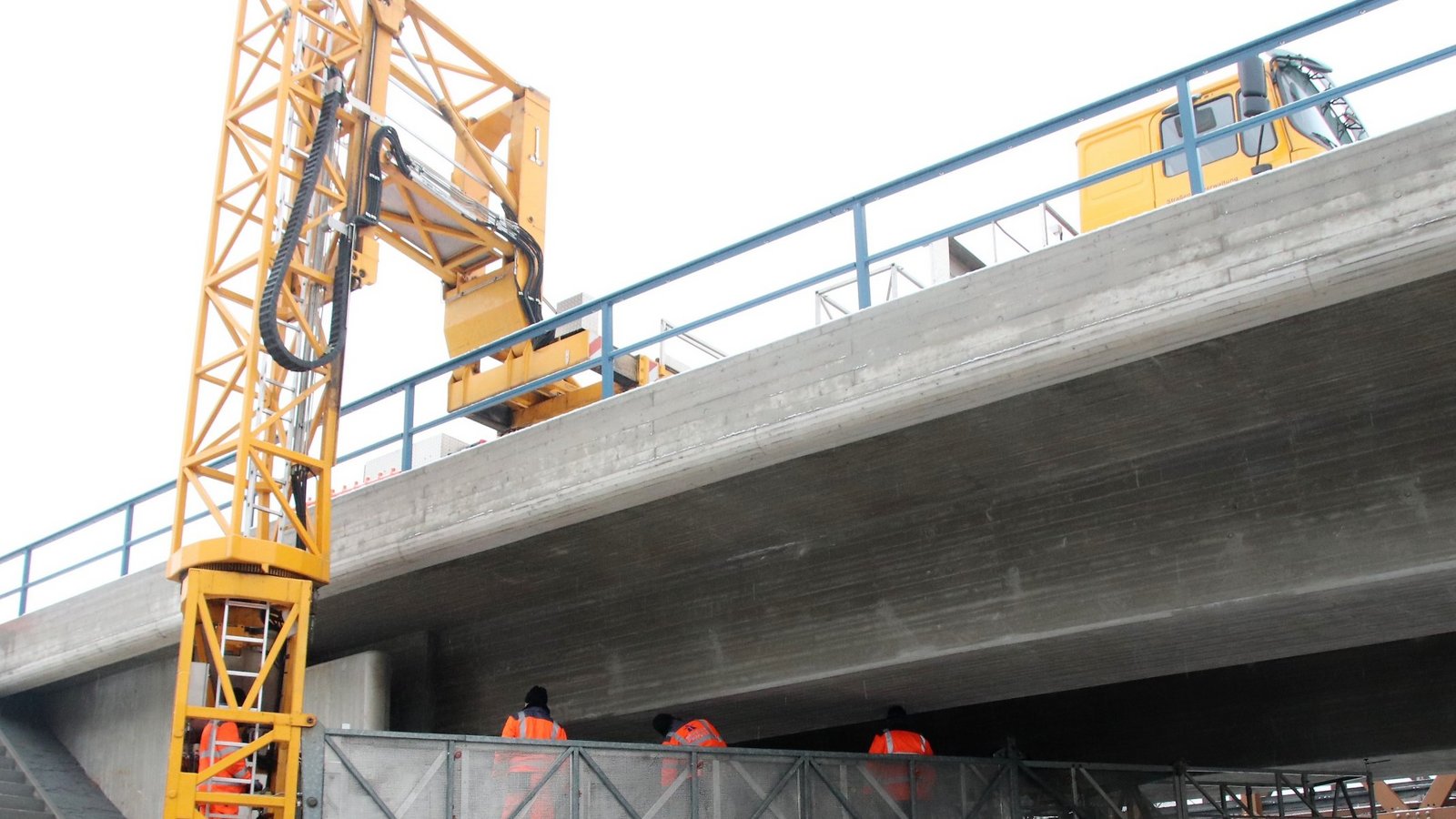 Brücken werden in regelmäßigen Abständen mit großem Aufwand überprüft. So wie hier im Jahr 2020 an der neuen B 10-Brücke über die Enz bei Vaihingen. Archivfoto: Arning Brücken werden in regelmäßigen Abständen mit großem Aufwand überprüft. So wie hier im Jahr 2020 an der neuen B 10-Brücke über die Enz bei Vaihingen. Archivfoto: Arning