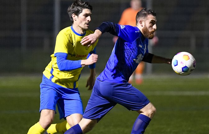 Einen Schritt schneller als sein Gegenspieler aus Lomersheim ist in dieser Szene Fatih Esen vom VfB Vaihingen. <span class='image-autor'>Foto: Leitner</span>