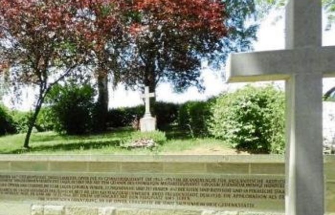 Gepflegtes Erscheinungsbild: Auch das Kreuz wurde wieder gereinigt.  Foto: p