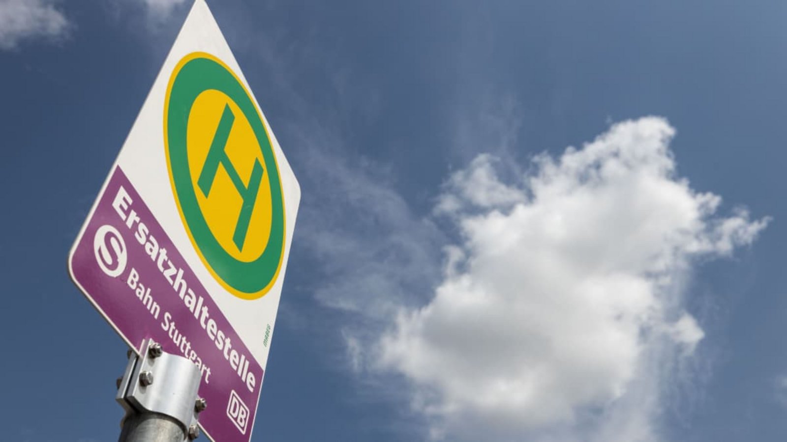 Die S-Bahn-Stammstrecke in Stuttgart ist so lange wie noch nie gesperrt: Insgesamt acht Wochen lang müssen Fahrgäste auf den Bus umsteigen.Lichtgut/Leif Piechowski Die S-Bahn-Stammstrecke in Stuttgart ist so lange wie noch nie gesperrt: Insgesamt acht Wochen lang müssen Fahrgäste auf den Bus umsteigen.Lichtgut/Leif Piechowski