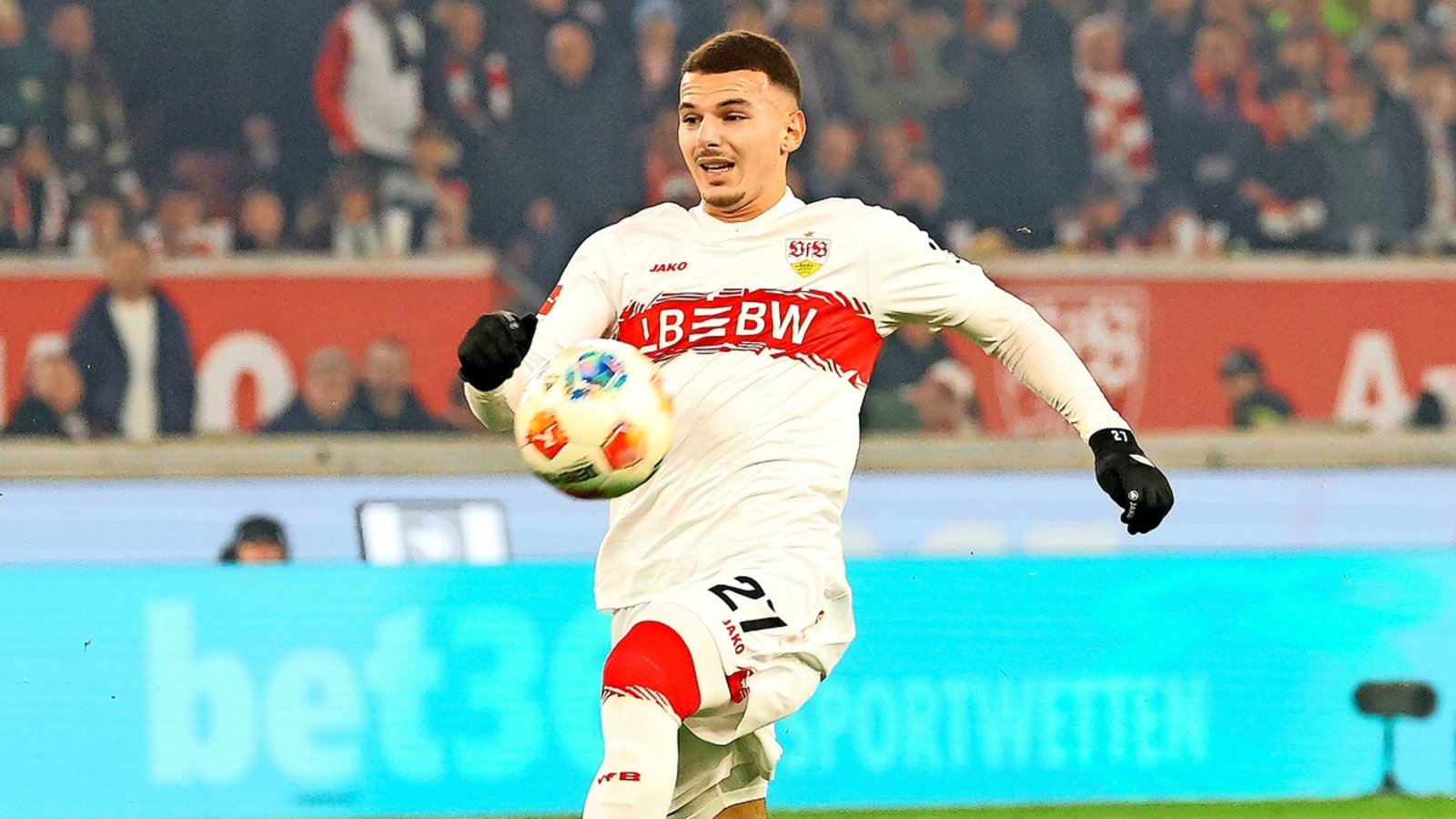 Mit feinem linken Fuß: der VfB-Profi Badredine Bouanani hat eine gute Technik und viel Ballgefühl.Foto: Baumann Mit feinem linken Fuß: der VfB-Profi Badredine Bouanani hat eine gute Technik und viel Ballgefühl.Foto: Baumann