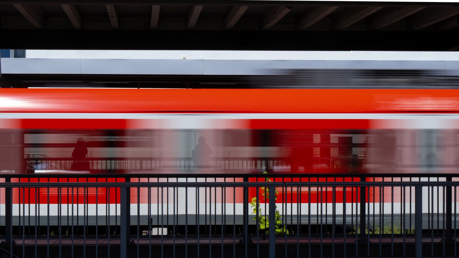 In der S-Bahn in Richtung Herrenberg soll es zur Auseinandersetzung gekommen sein. (Symbolfoto)Foto: dpa/Sven Hoppe In der S-Bahn in Richtung Herrenberg soll es zur Auseinandersetzung gekommen sein. (Symbolfoto)Foto: dpa/Sven Hoppe
