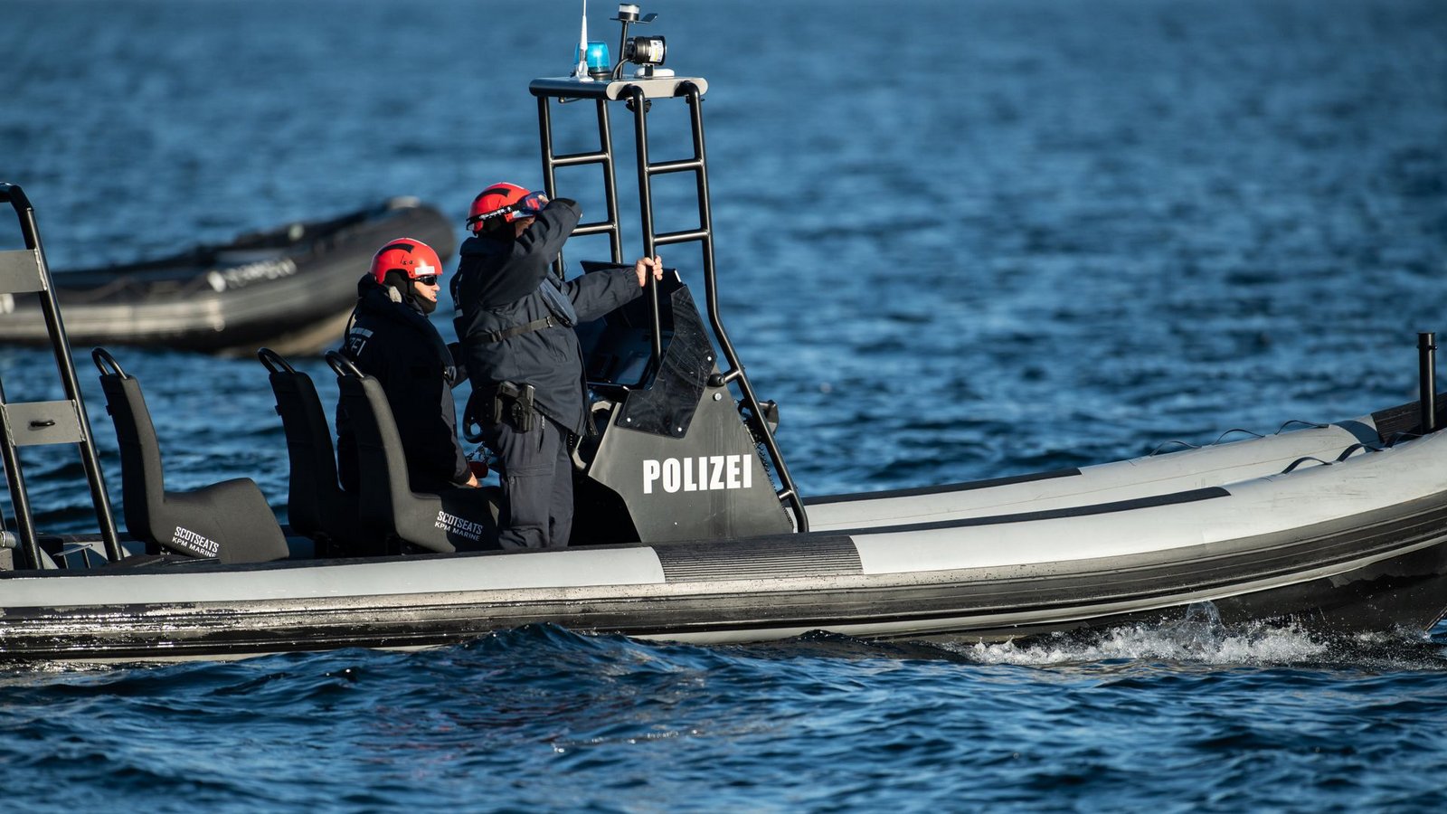 Die Polizei zog das Paddelboot mit den Kindern an Land (Symbolbild).Foto: dpa Die Polizei zog das Paddelboot mit den Kindern an Land (Symbolbild).Foto: dpa