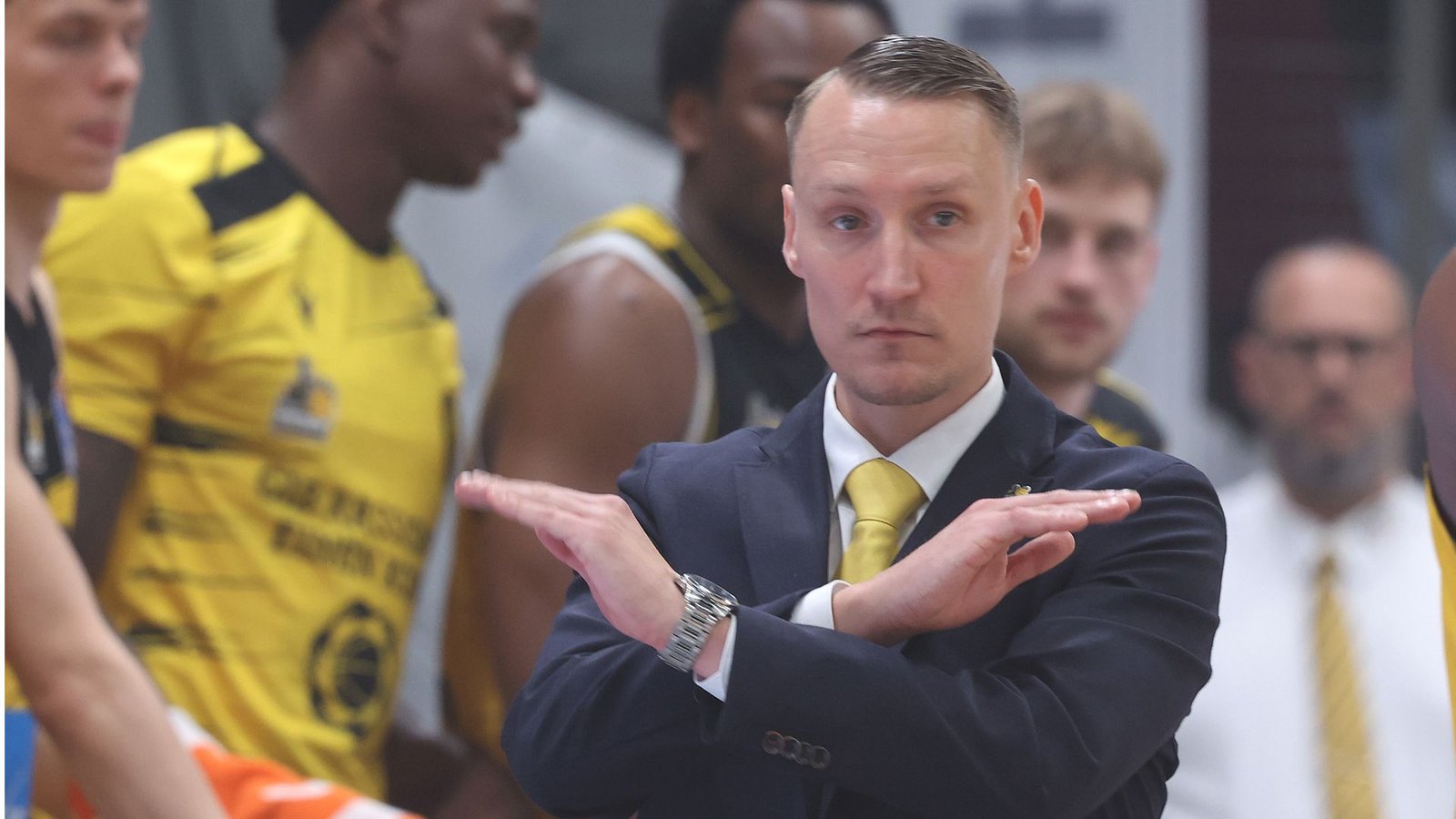 Die Zukunft des Riesen-Trainers Mikko Riipinen ist nach den verpassten Play-offs erst einmal offen,Foto: Baumann/Hansi Britsch Die Zukunft des Riesen-Trainers Mikko Riipinen ist nach den verpassten Play-offs erst einmal offen,Foto: Baumann/Hansi Britsch