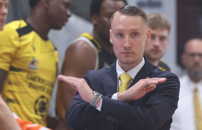 Die Zukunft des Riesen-Trainers Mikko Riipinen ist nach den verpassten Play-offs erst einmal offen,<span class='image-autor'>Foto: Baumann/Hansi Britsch</span>