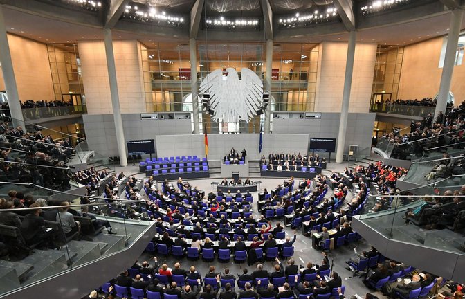 Der  Bundestag soll kleiner werden. Das Verfassungsgericht muss klären, ob der Weg der Ampel mit dem Grundgesetz vereinbar ist.<span class='image-autor'>Foto: dpa/Ralf Hirschberger</span>