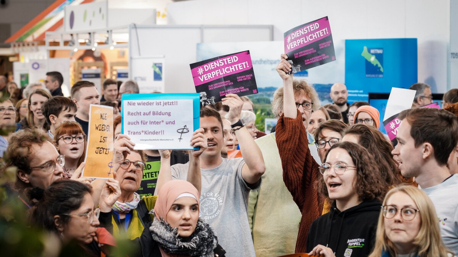 An jedem Messetag hat es Protest gegen die AfD-Präsenz auf der Didacta gegeben.Foto: Ferdinando Iannone/Lichtgut