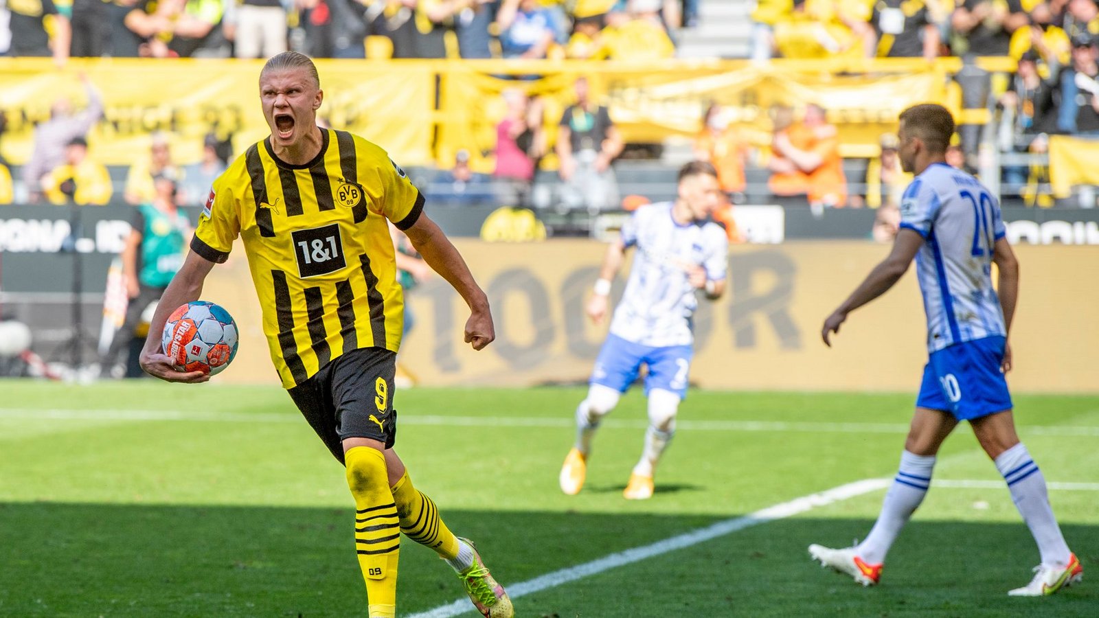 Dortmunds Erling Haaland jubelt nach seinem Tor zum 1:1.Foto: David Inderlied/dpa