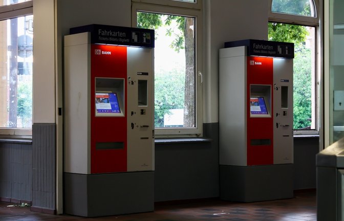 Ticketautomaten der Deutschen Bahn.<span class='image-autor'>Foto: Luthfi Syahwal / shutterstock.com</span>
