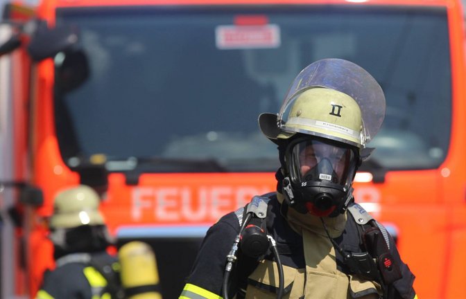 Ein brennender Lkw sorgt für Chaos auf der A8, dichter Rauch erschwert die Sicht (Symbolfoto).<span class='image-autor'>Foto: imago/Deutzmann/Deutzmann / deutzmann.net</span>