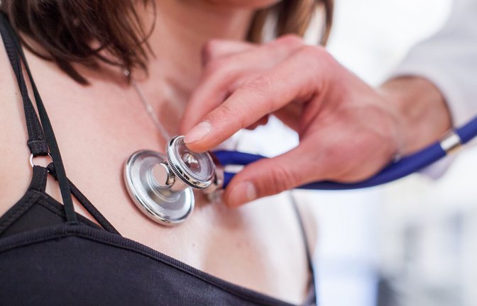 Zu viel Bürokratie, zu wenig Zeit für die Belange der Patienten – so lauten die Kritikpunkte sowohl der Hausärzte als auch ihren Kollegen aus der Klinik.<span class='image-autor'>Foto: picture alliance/dpa/Christin Klose</span>