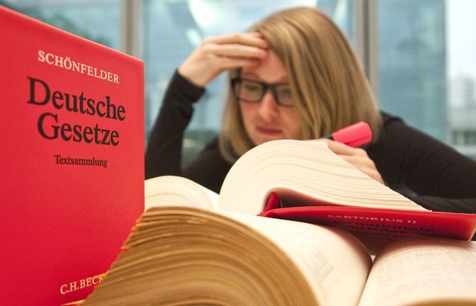 Das juristische Examen ist herausfordernd.<span class='image-autor'>Foto: dpa-tmn/Franziska Koark</span>