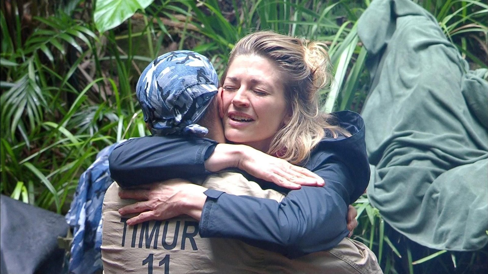 Nina verabschiedet sich von den anderen.Foto: RTL/Folge 18_011 Nina verabschiedet sich von den anderen.Foto: RTL/Folge 18_011