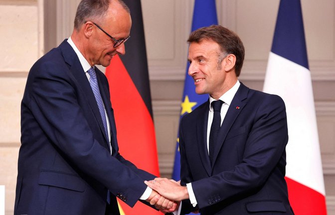 Herzliche Gesten: Friedrich Merz und Emmanuel Macron<span class='image-autor'>Foto: LUDOVIC MARIN/AFP</span>
