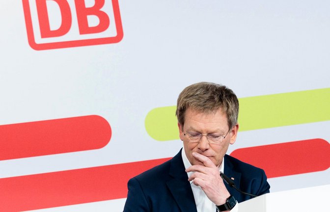 Bahnchef Richard Lutz ist es nicht gelungen, die Bahn besser aufzustellen.<span class='image-autor'>Foto: Carsten Koall/dpa</span>