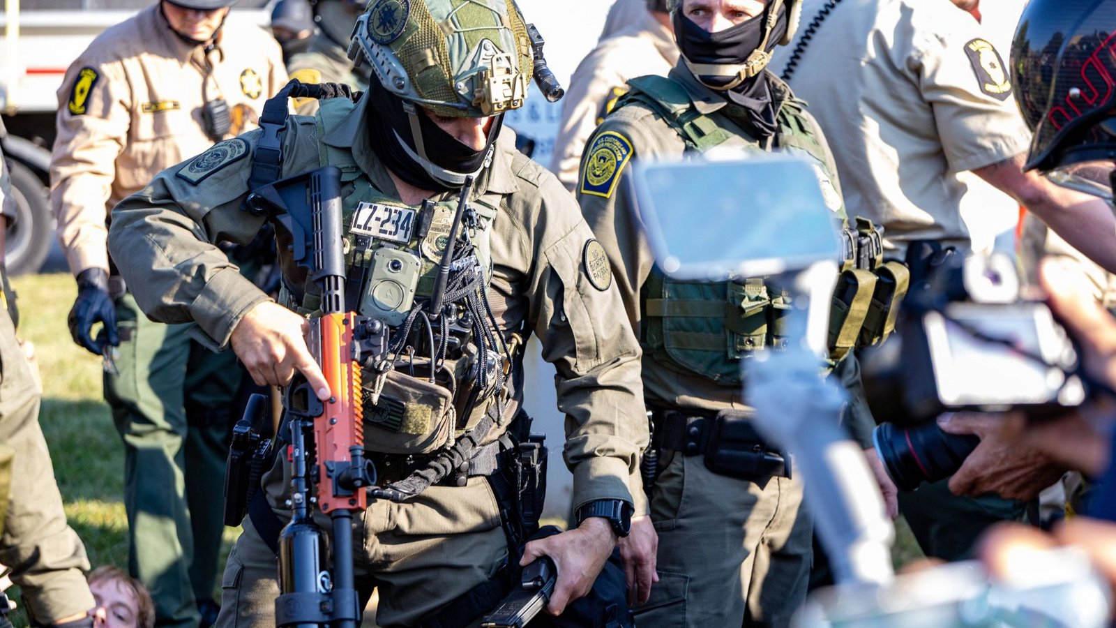 Proteste gegen die ICE-Einheiten werden von Sicherheitskräften mitunter rigide aufgelöst.Foto: //Tom Hudson Proteste gegen die ICE-Einheiten werden von Sicherheitskräften mitunter rigide aufgelöst.Foto: //Tom Hudson