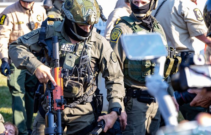 Proteste gegen die ICE-Einheiten werden von Sicherheitskräften mitunter rigide aufgelöst.<span class='image-autor'>Foto: //Tom Hudson</span>