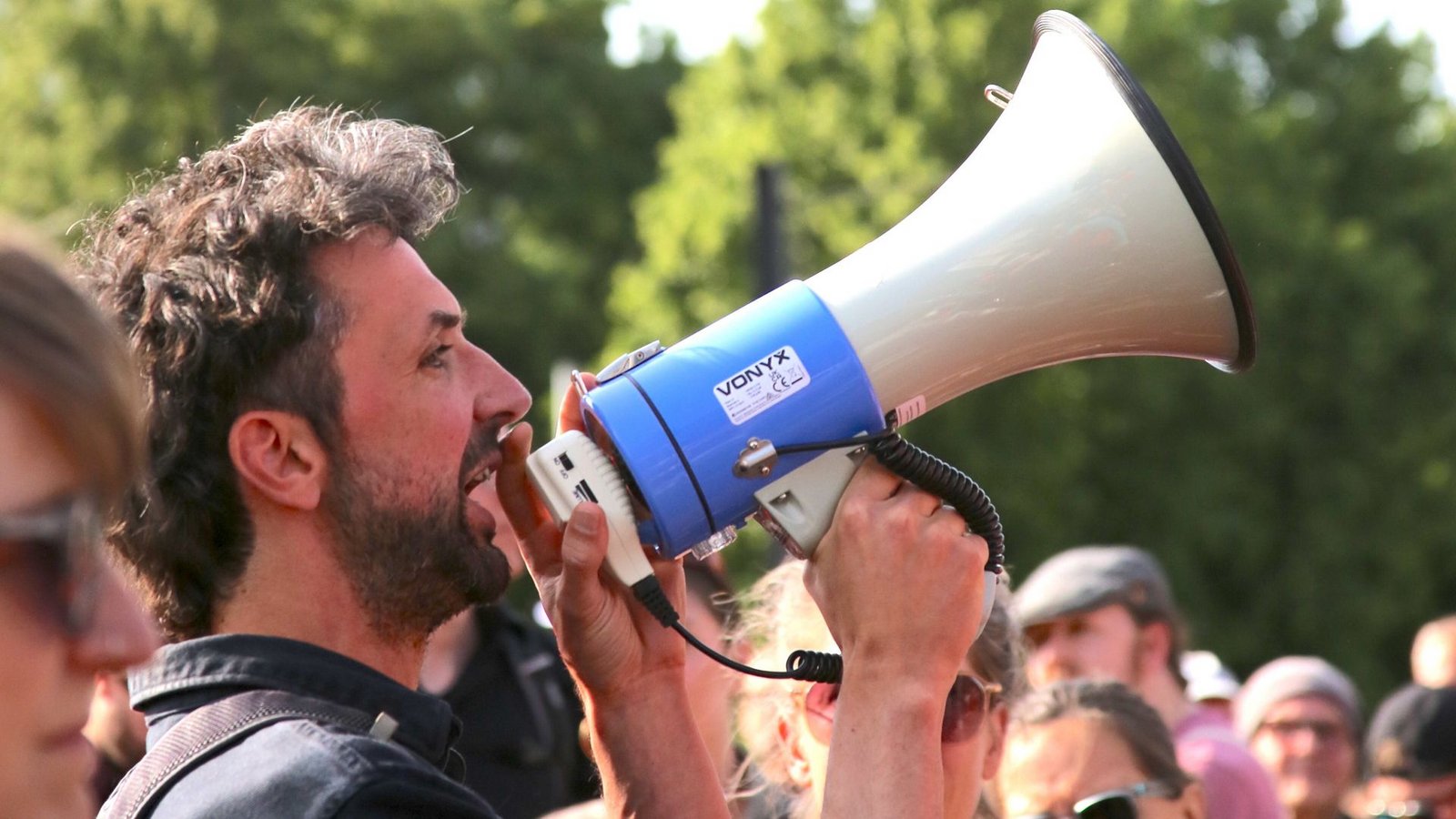 Nimmt oft bei Straßenprotesten der Letzten Generationen teil: der ehemalige Reporter Raphael Thelen.Foto: privat Nimmt oft bei Straßenprotesten der Letzten Generationen teil: der ehemalige Reporter Raphael Thelen.Foto: privat
