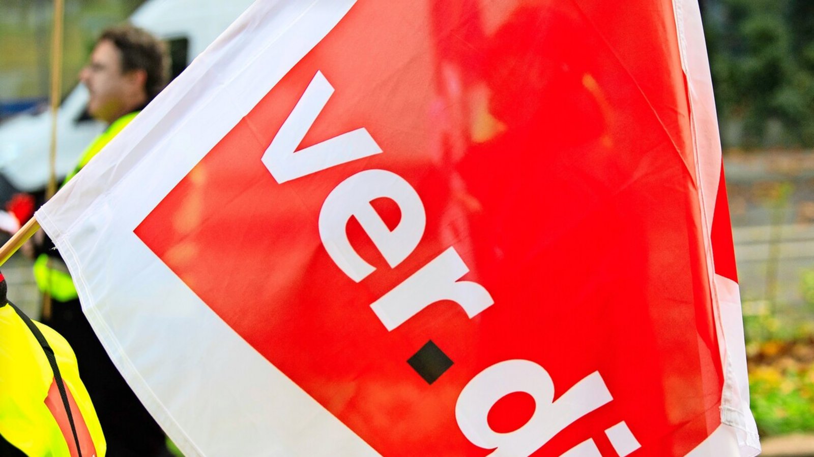 Die Dienstleistungsgewerkschaft Verdi ruft gemeinsam mit der IG Metall zu der Demo auf (Symbolbild).Foto: dpa/Tom Weller Die Dienstleistungsgewerkschaft Verdi ruft gemeinsam mit der IG Metall zu der Demo auf (Symbolbild).Foto: dpa/Tom Weller