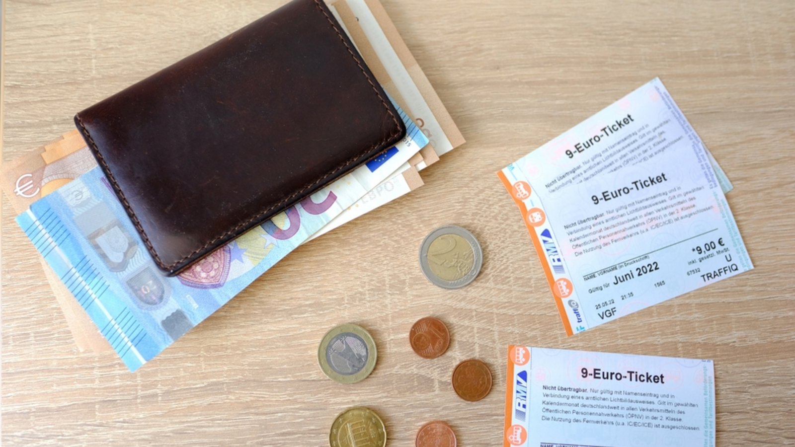 Für das 9-Euro-Ticket hat der Staat eine große Summe in die Hand genommen.Foto: Kittyfly / shutterstock.com Für das 9-Euro-Ticket hat der Staat eine große Summe in die Hand genommen.Foto: Kittyfly / shutterstock.com