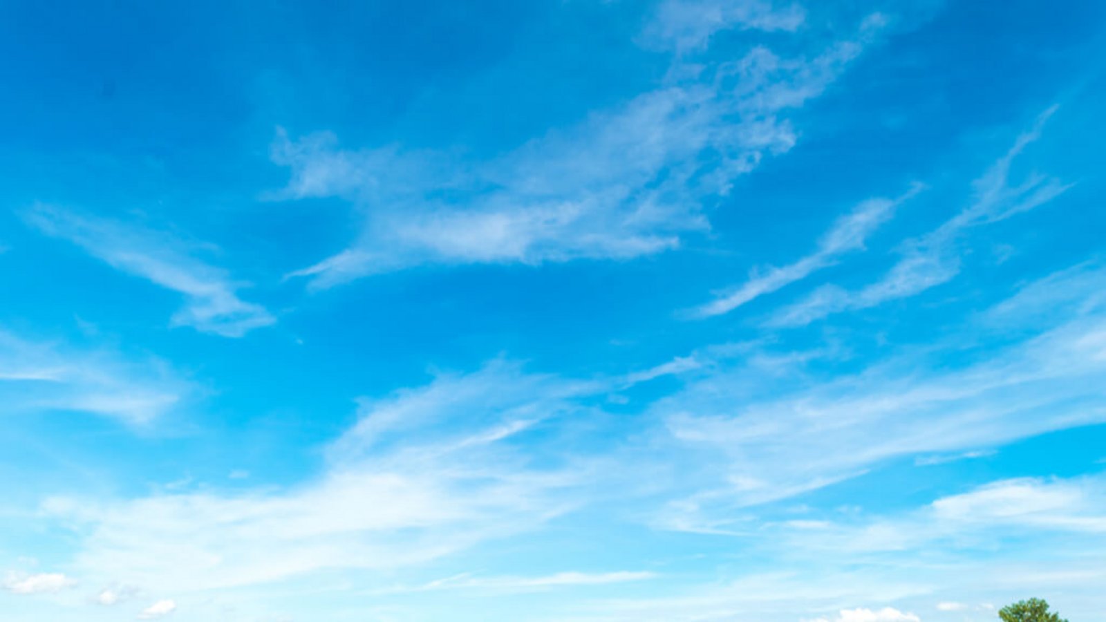 An einem klaren Tag scheint der Himmel blau zu sein.Foto: Vector8DIY / shutterstock.com
