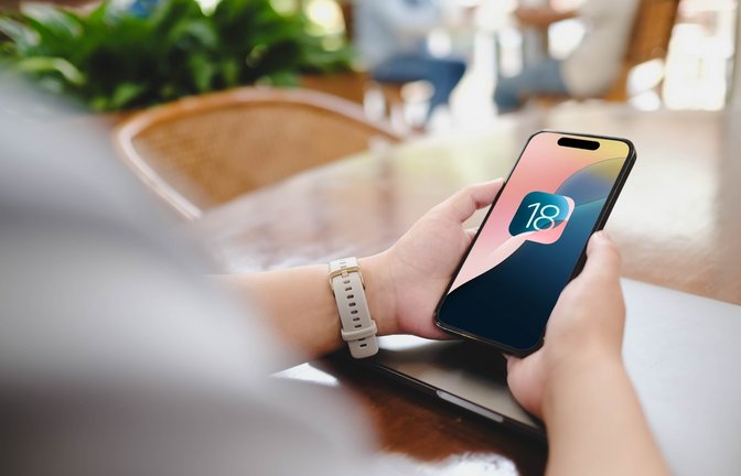 So können Sie den Download von iOS 18 anhalten.<span class='image-autor'>Foto: Thaspol Sangsee / shutterstock.com</span>