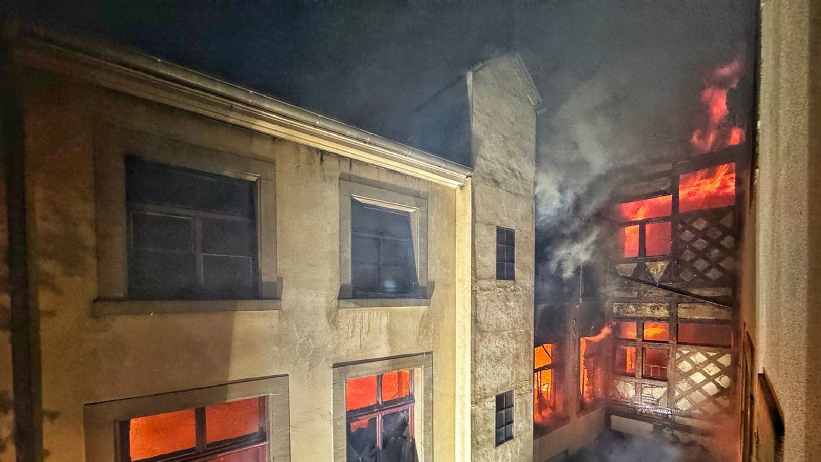 An dem Steinhaus ist auch viel Holz verbaut.Foto: Stadt Konstanz /Feuerwehr An dem Steinhaus ist auch viel Holz verbaut.Foto: Stadt Konstanz /Feuerwehr