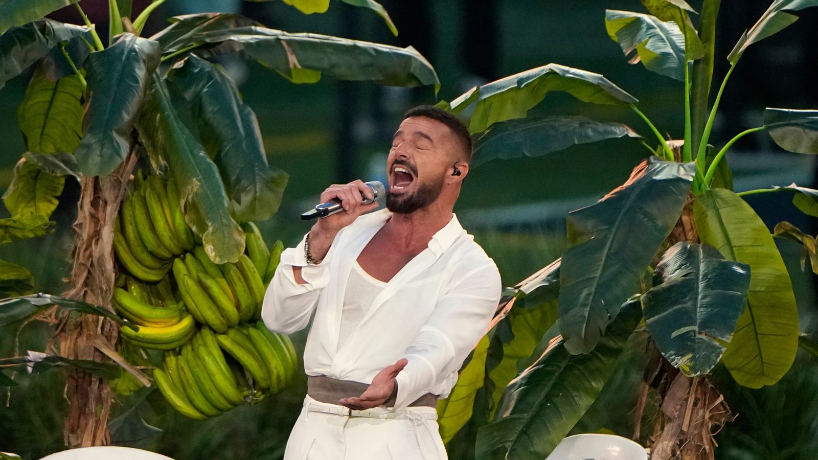 Ricky Martin trat ebenfalls in der Pause auf.Foto: Charlie Riedel/AP/dpa