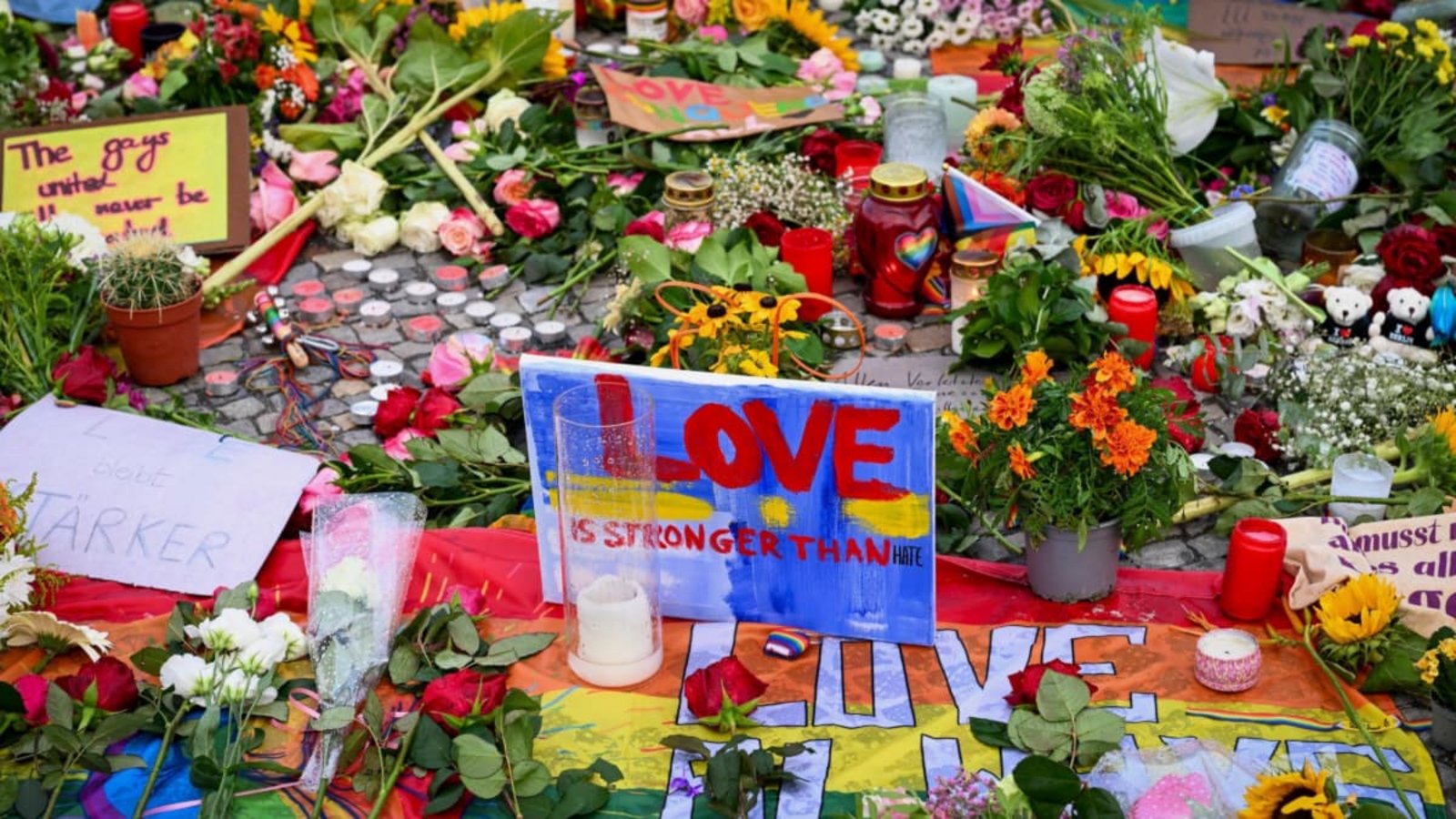 Trauer und Gedenken nach dem Anschlag auf den&nbsp; CSD in Berlin.Soeren Stache/dpa