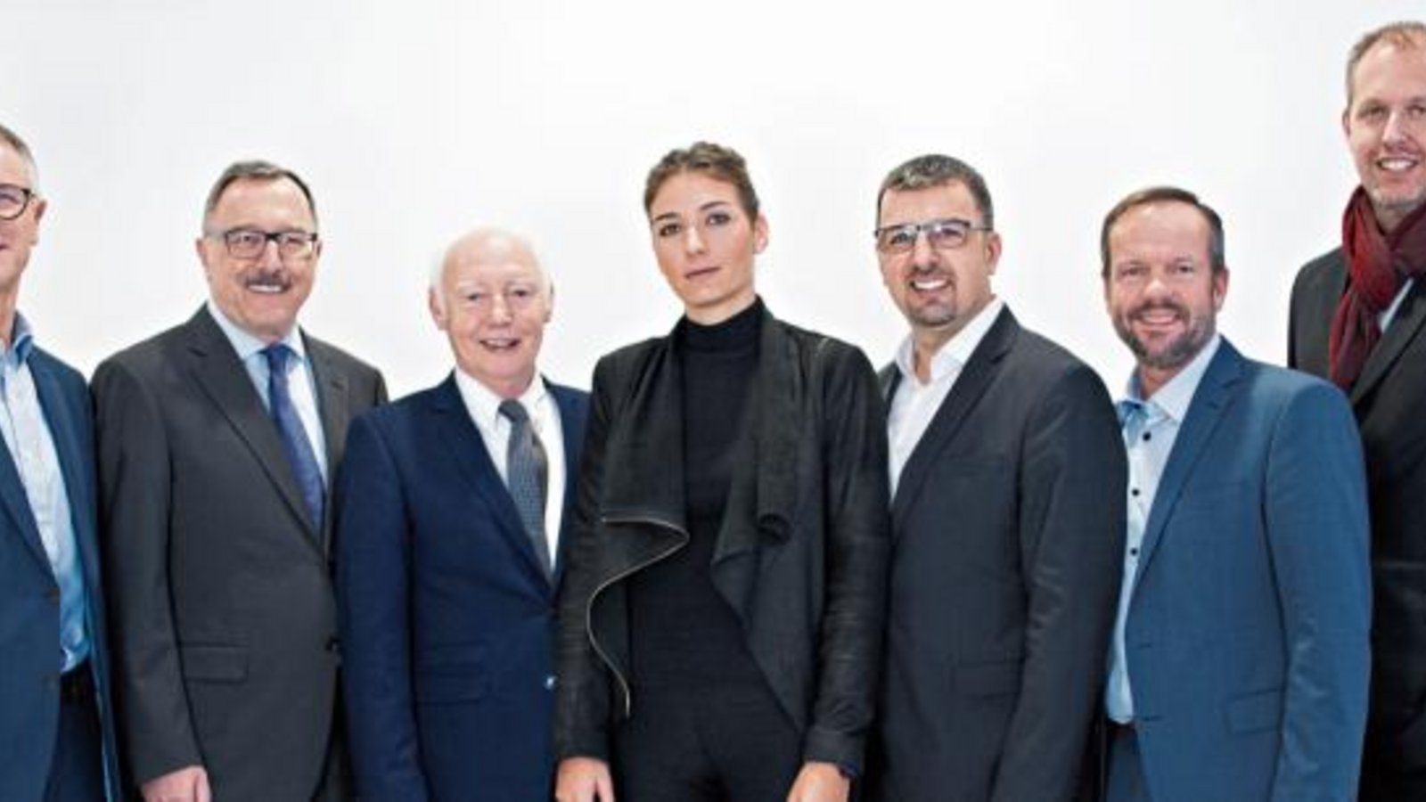 Die Winkels-Führungsriege (v.l.): Helmut Strohmeyer, Gerhard Kaufmann, Jürgen Eckardt, Denise Kaufmann, Dieter Hamel, Heiko Ursprung, Dr. Alexander Granget.  Foto: p