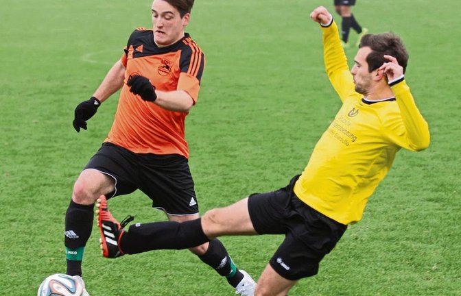 Jonas Mühleisen (links) und der TSV Kleinglattbach müssen am Sonntag auswärts gegen die SpVgg Bissingen ran. Foto: Nachreiner
