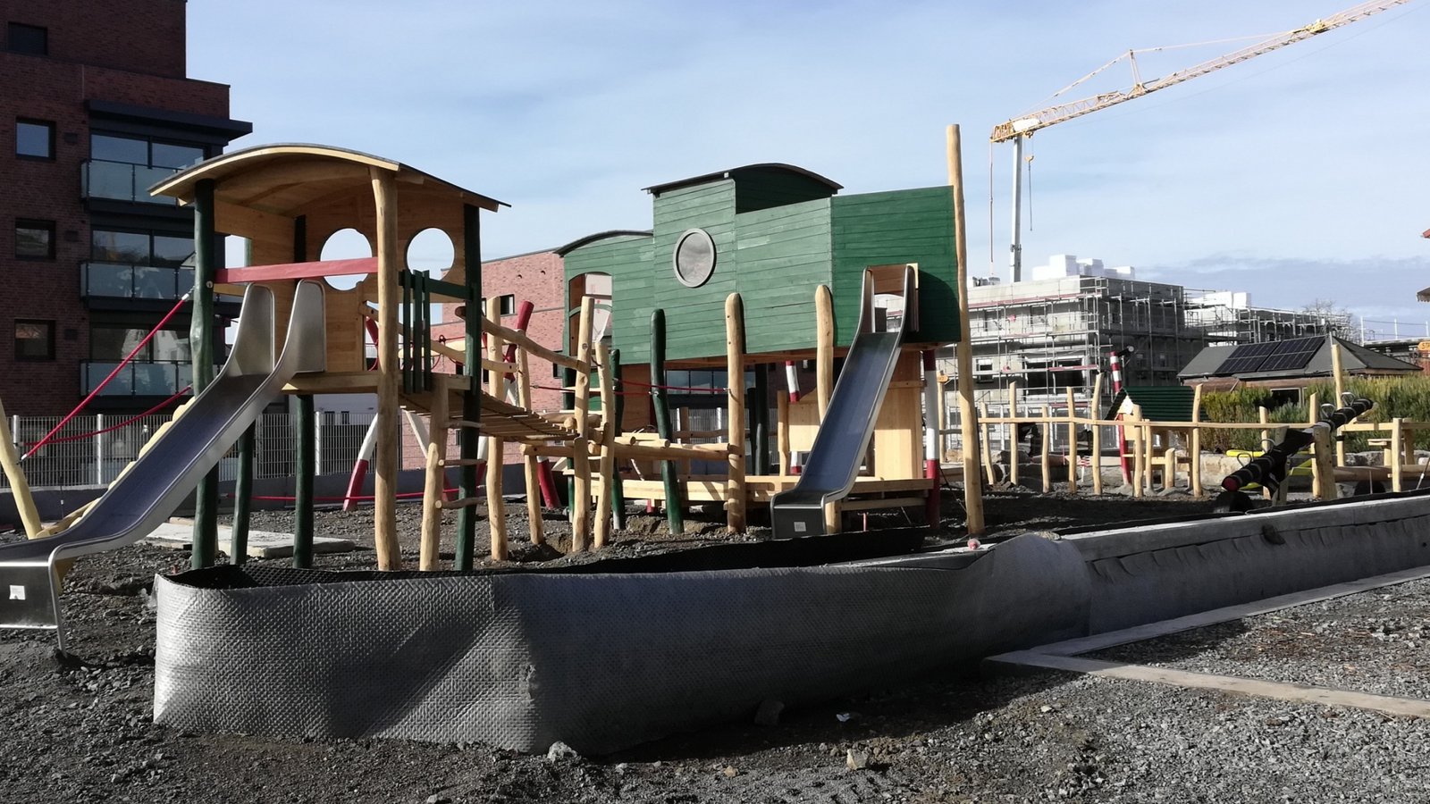 Platz zum Toben und Spielen: der Spielplatz am alten Bahnhof. Foto: Arning