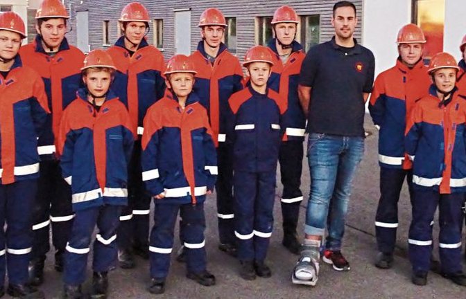 Die Sersheimer Jugendfeuerwehr mit ihren Betreuern Sebastian Mozer, Niklas Hesse und Daniel Heinzinger. Foto: p