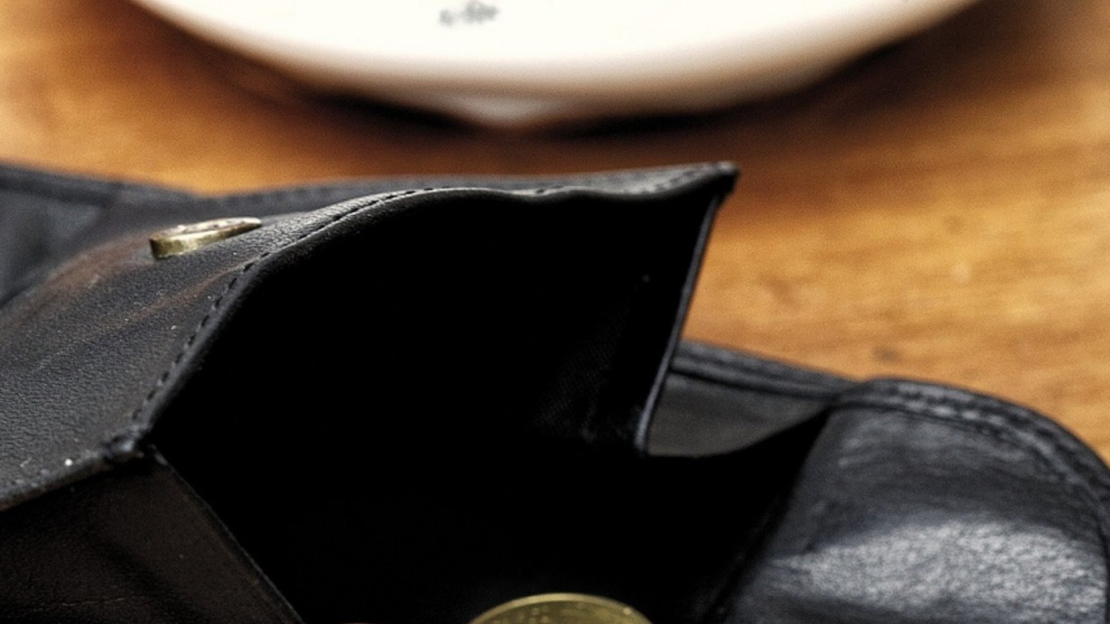 Kaum Geld im Geldbeutel: Unter 29-Jährige verschulden sich oft wegen hoher Konsumausgaben.  Foto: Thomas Ulrich/pixabay.com