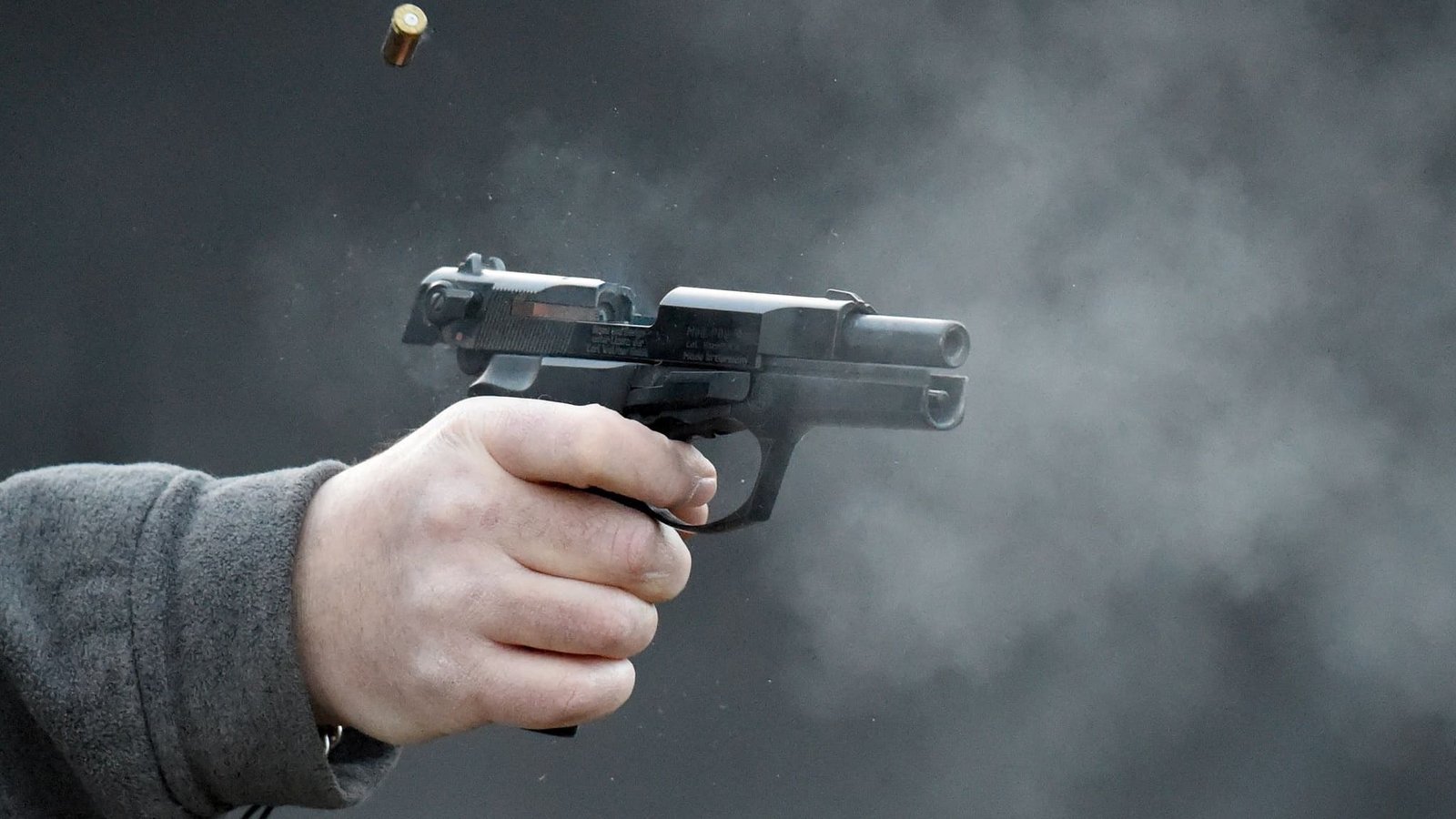 Die Polizei hat bei einem Mann in Mannheim eine Schreckschusswaffe sichergestellt. (Symbolbild)Carsten Rehder/dpa Die Polizei hat bei einem Mann in Mannheim eine Schreckschusswaffe sichergestellt. (Symbolbild)Carsten Rehder/dpa
