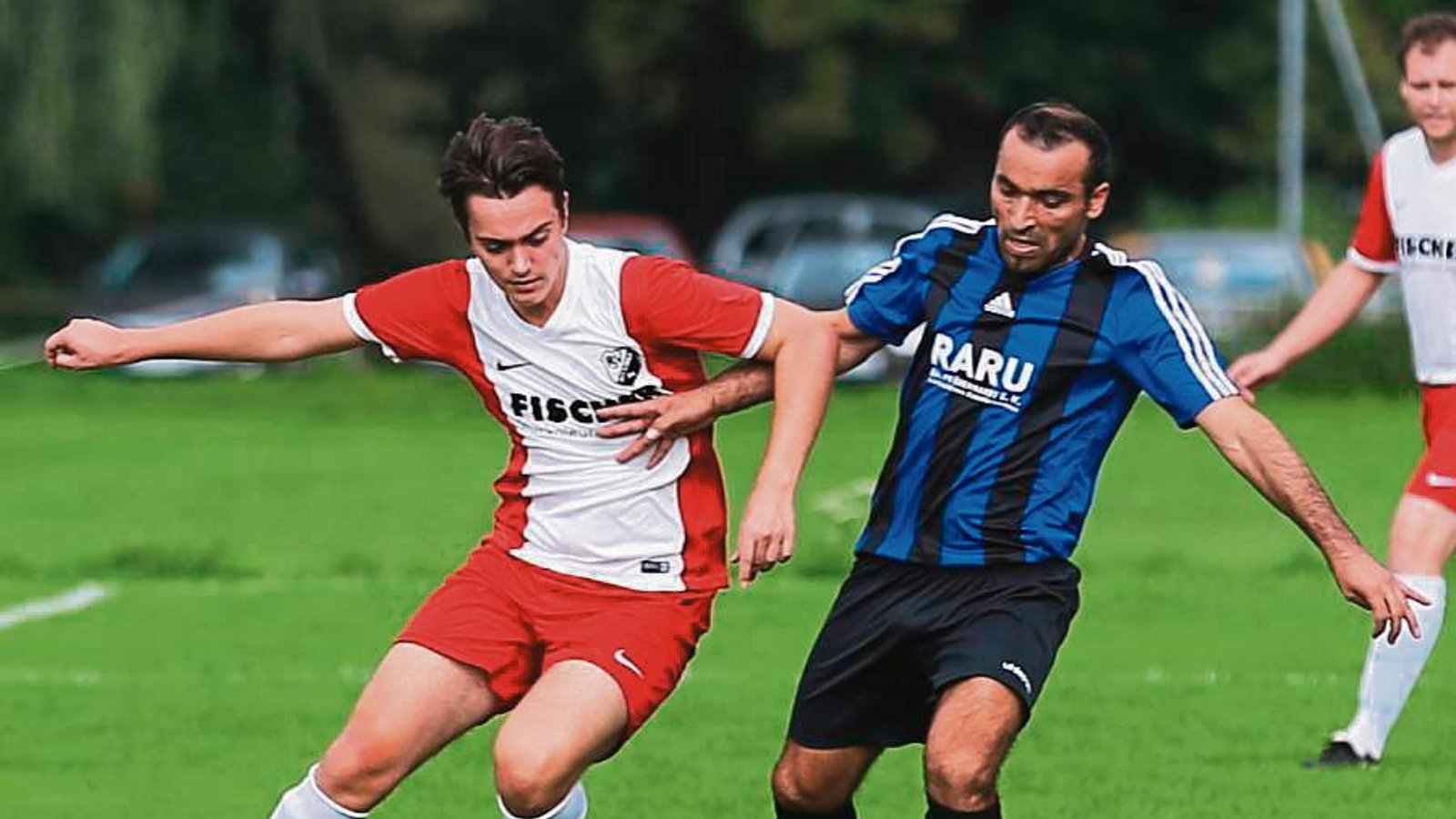 Mit den Leistungen von Fatmir Umeri (rechts) ist Trainer Hans-Ulrich Rähmer in den vergangenen Wochen nicht zufrieden gewesen. Mit dem Ausfall von Bilall Gjinovci werden seine Stärken aber wieder benötigt. Foto: Küppers Mit den Leistungen von Fatmir Umeri (rechts) ist Trainer Hans-Ulrich Rähmer in den vergangenen Wochen nicht zufrieden gewesen. Mit dem Ausfall von Bilall Gjinovci werden seine Stärken aber wieder benötigt. Foto: Küppers