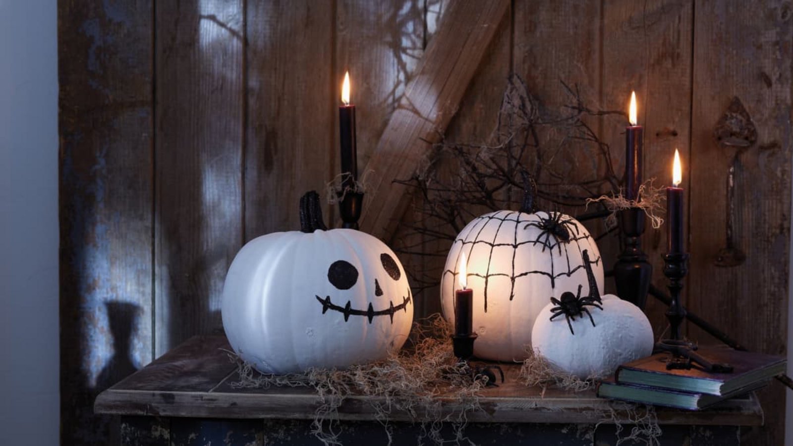 Nach einer Halloween-Party mussten zahlreiche Gäste medizinisch Behandelt werden.tesa/DIY Academy/dpa-tmn/dpa Nach einer Halloween-Party mussten zahlreiche Gäste medizinisch Behandelt werden.tesa/DIY Academy/dpa-tmn/dpa