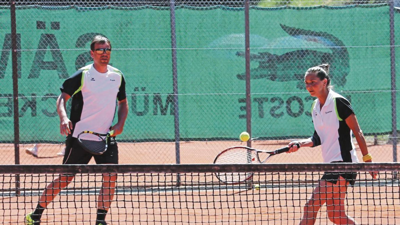 Susanne Weiß und Frank Huppenbauer (beide TSV Kleinglattbach) haben im Tiebreak-Turnier den Titel im Mixed gewonnen. Foto: Küppers