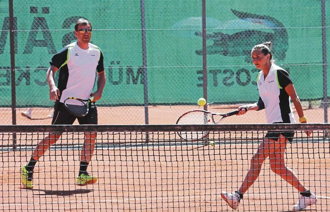 Susanne Weiß und Frank Huppenbauer (beide TSV Kleinglattbach) haben im Tiebreak-Turnier den Titel im Mixed gewonnen. Foto: Küppers