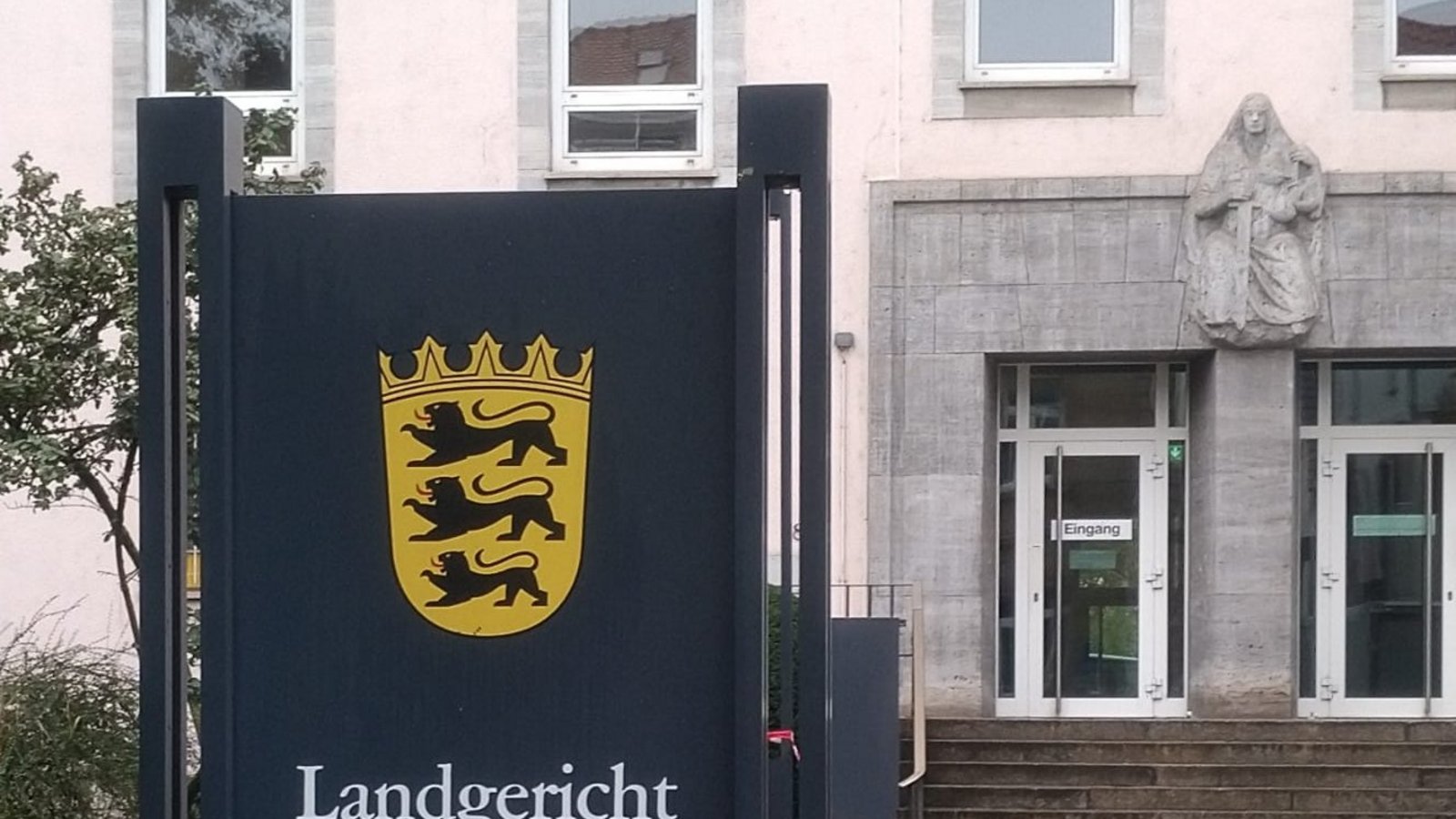 Die Schwurgerichtskammer erkennnt nach dem Totschlag auf Freispruch, ordnet aber die Einweisung in eine Psychiatrie an. Foto: Küppers Die Schwurgerichtskammer erkennnt nach dem Totschlag auf Freispruch, ordnet aber die Einweisung in eine Psychiatrie an. Foto: Küppers