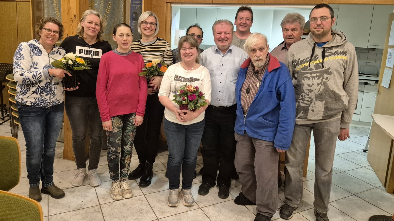 Gewählte des Gündelbacher Liederkranzes mit Ortsvorsteher Menauer (Fünfter von rechts). Foto: p