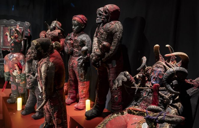 Voodoo-Tribunal in der Ausstellung „Zombies - Die Ursprünge“ im Linden-Museum<span class='image-autor'>Bureau National d'Ethnologie, Port-au-Prince/Dominik Drasdow</span>